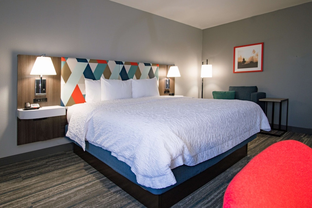 Room, 1 King Bed, Non Smoking - Photo 4