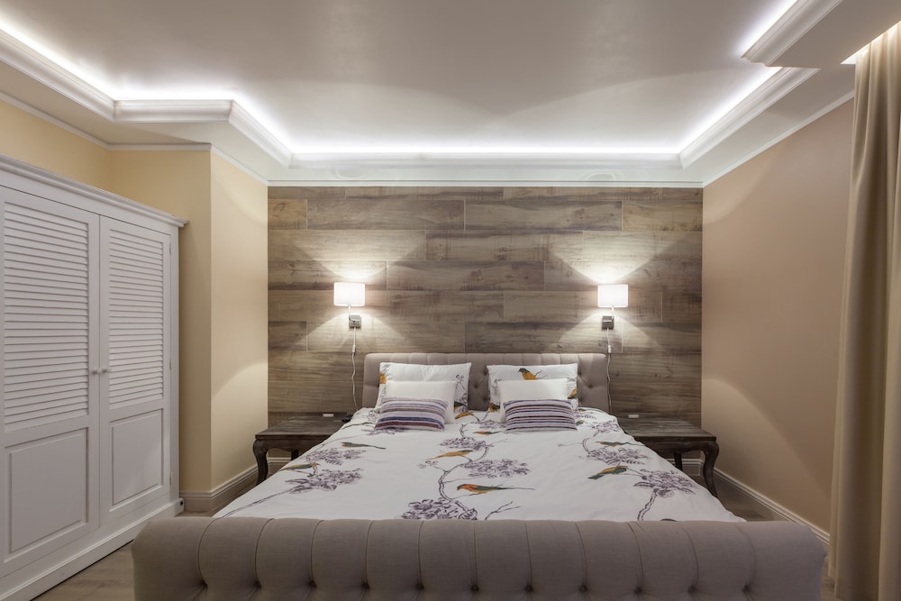 Deluxe Suite, 2 Bedrooms, Hot Tub, Mountain View photo 1