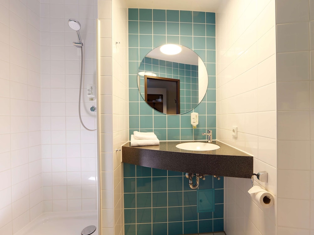 Quadruple Room thumbnail 5
