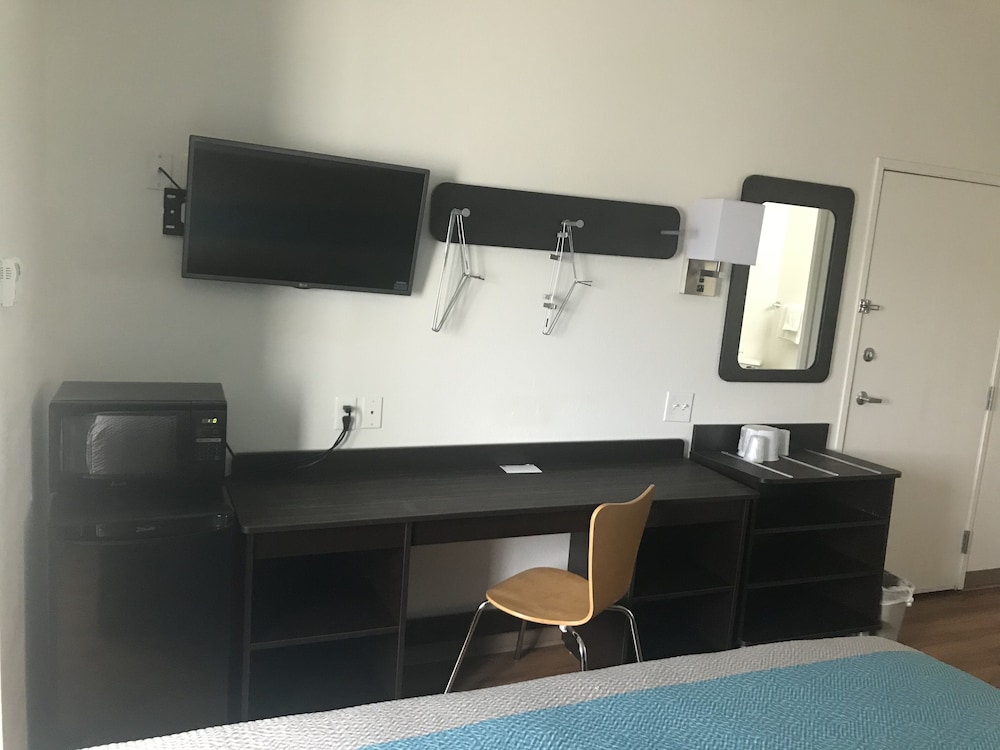 Deluxe Room, 2 Double Beds, Non Smoking, Refrigerator & Microwave photo 3