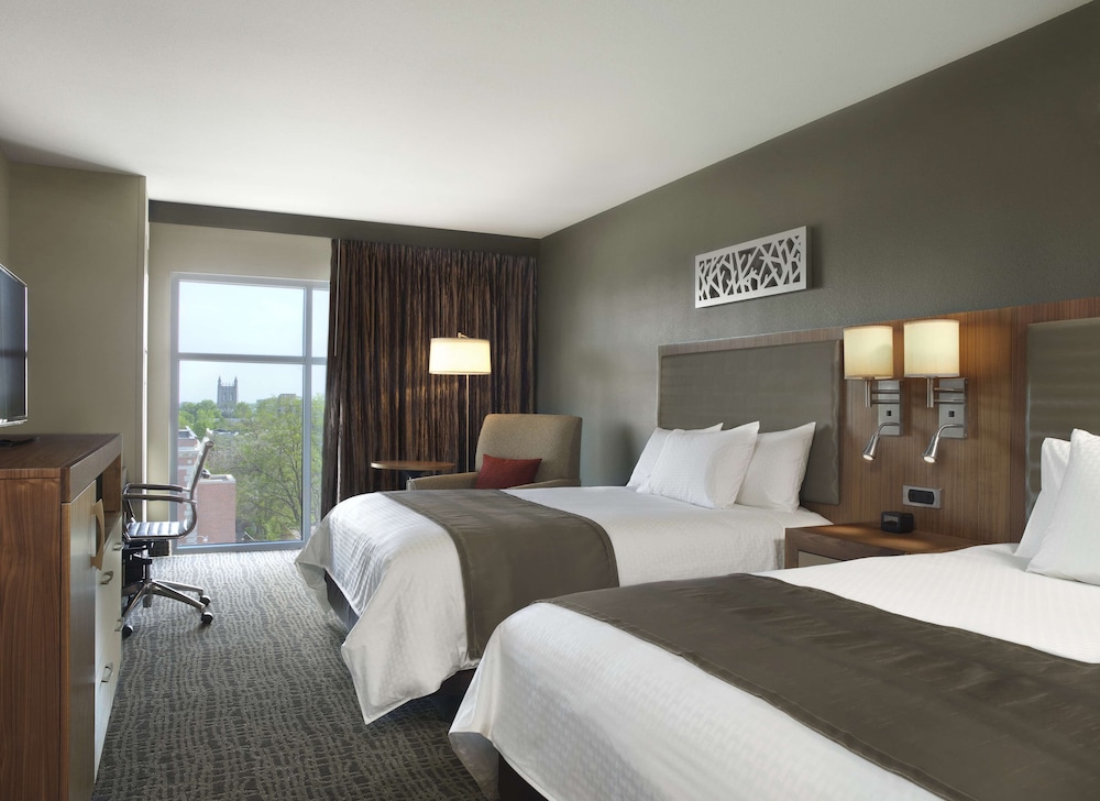 Room, 2 Queen Beds (Broadway view) photo 2