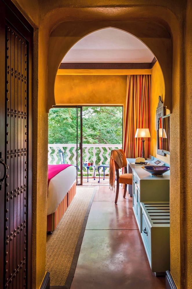 Pool View Suite - Photo 1