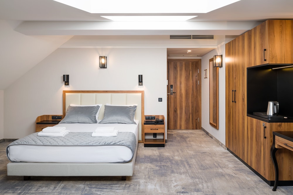 Standard Double Room (Attic) photo 2