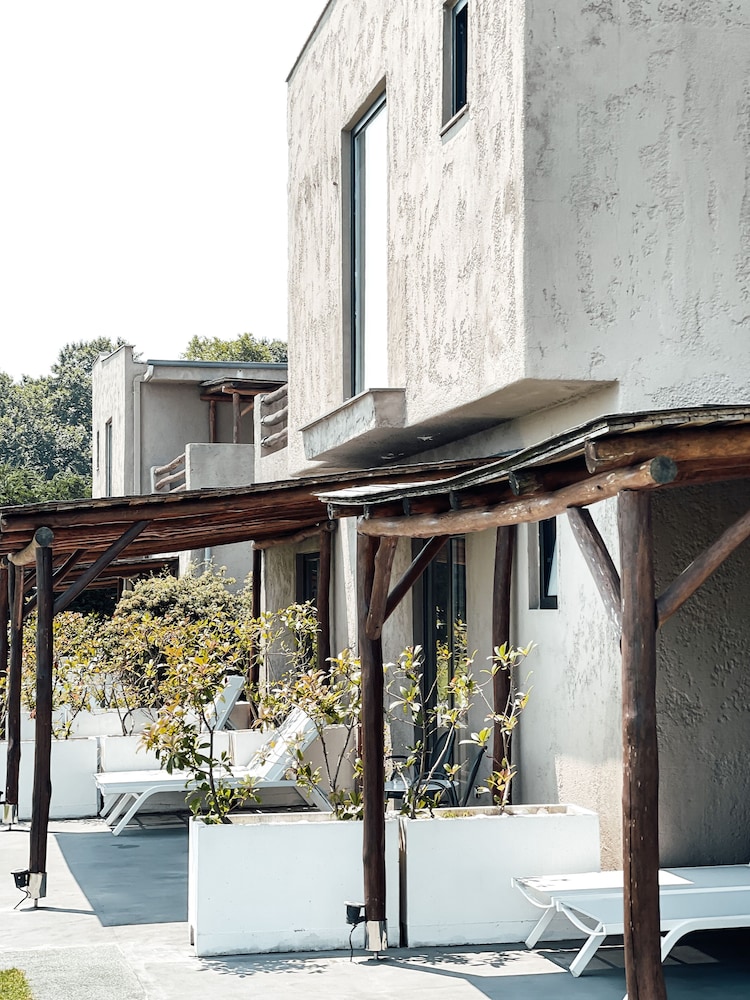 Classic Double Room, Courtyard View