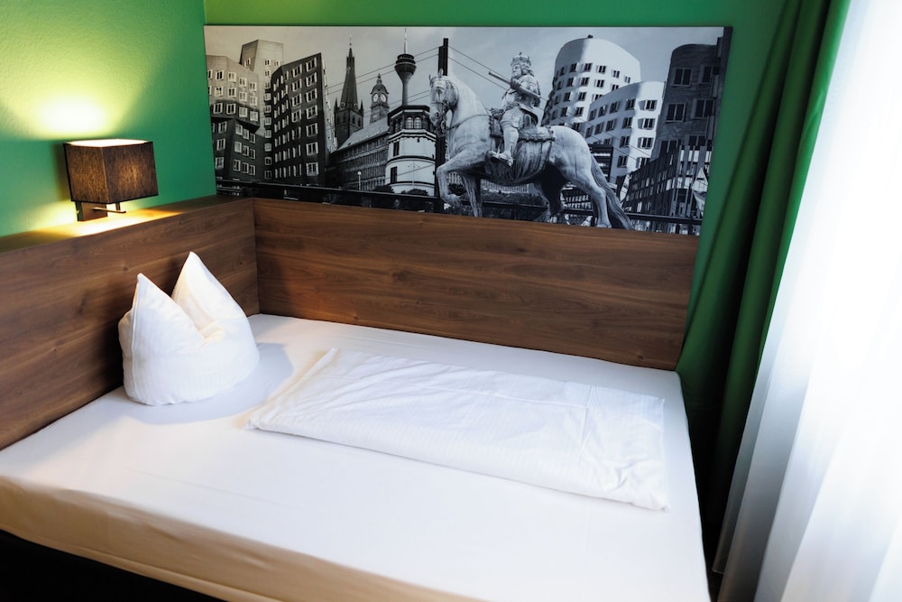 Deluxe Single Room, 1 Queen Bed - Photo 3