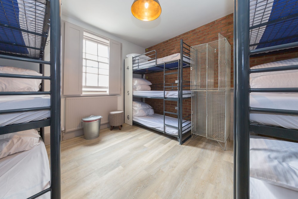 9 Bed Female Dorm photo 3