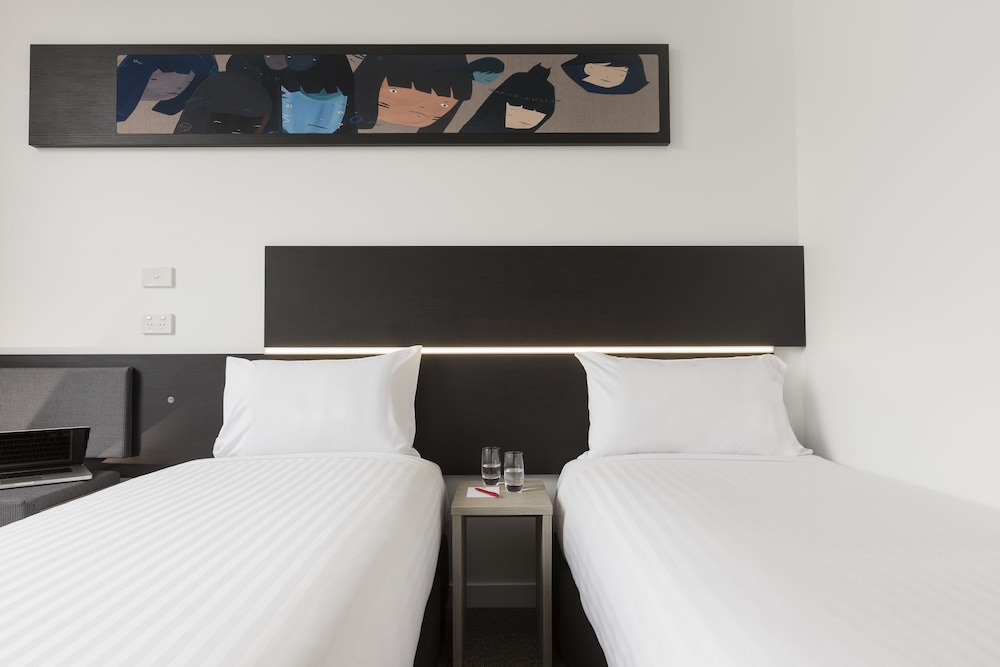 Superior Room, 2 Twin Beds, City View