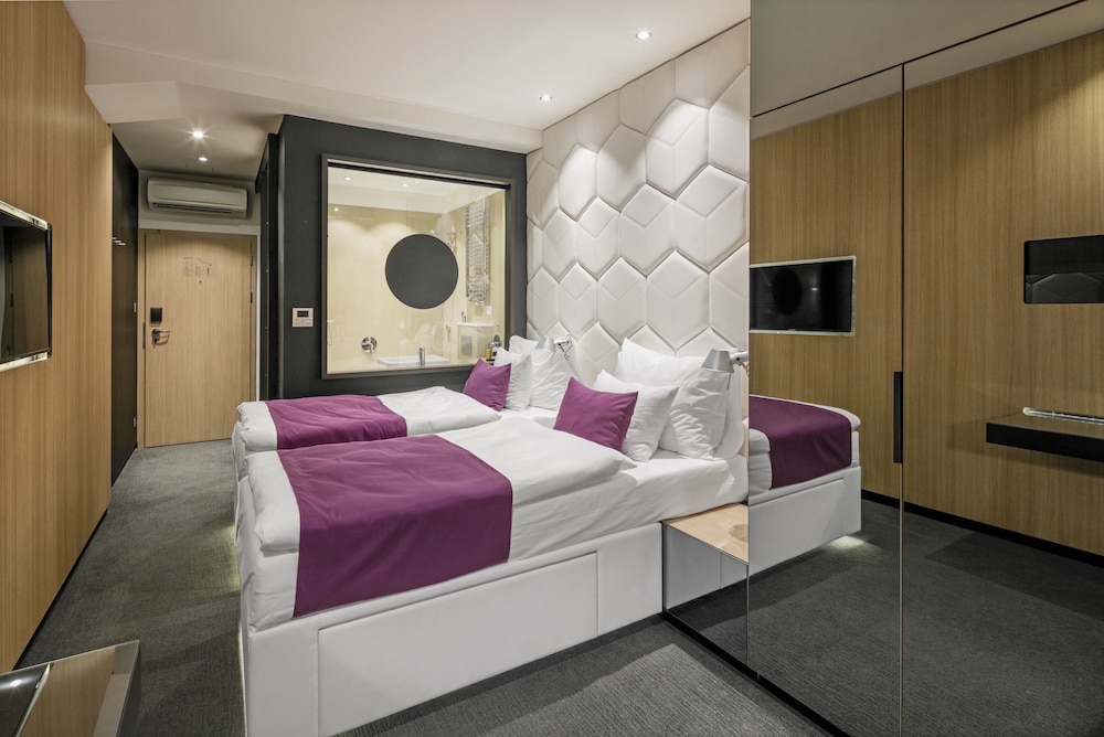 Superior Double or Twin Room (with Whirlpool)