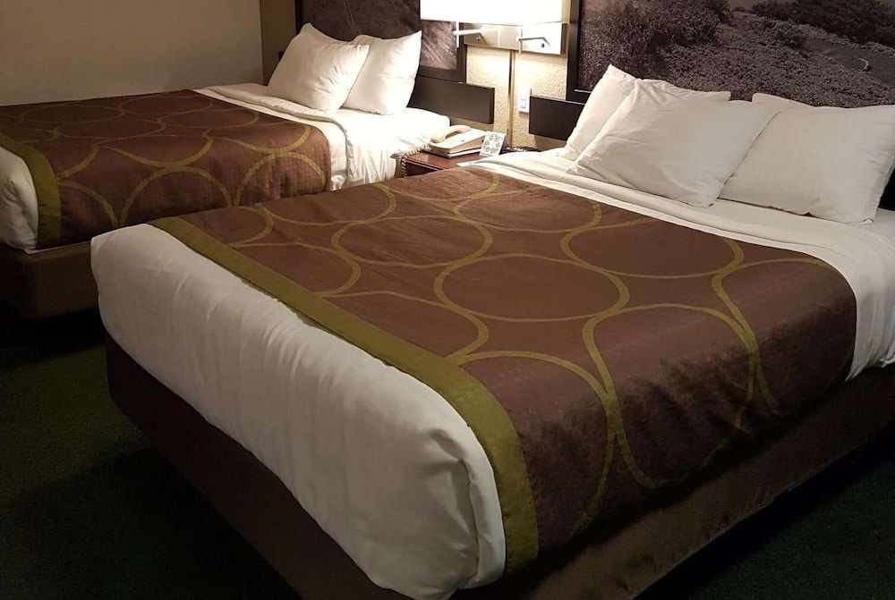 Room, 2 Queen Beds, Kitchen
