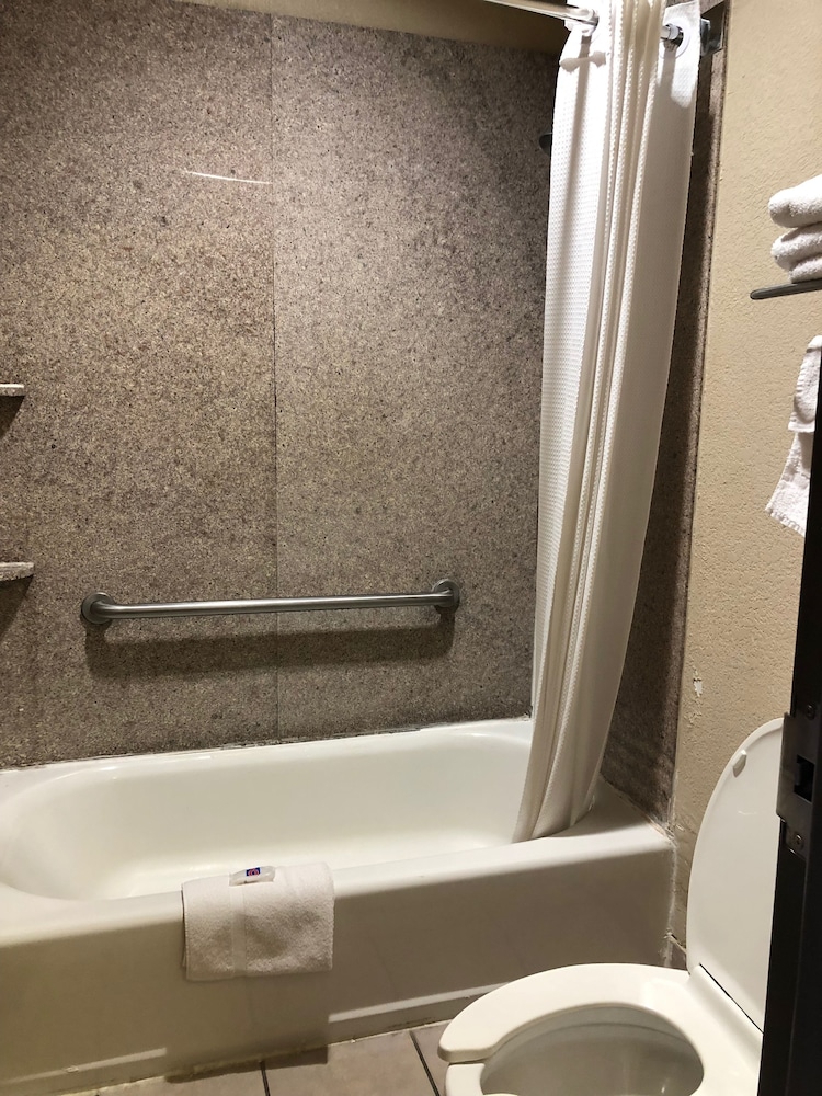 Deluxe Room, 2 Queen Beds, Non Smoking, Refrigerator & Microwave - Photo 11