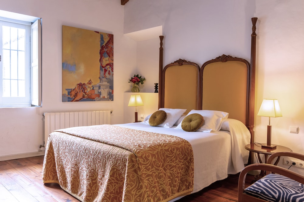 Superior Double or Twin Room, Ensuite - Photo 10