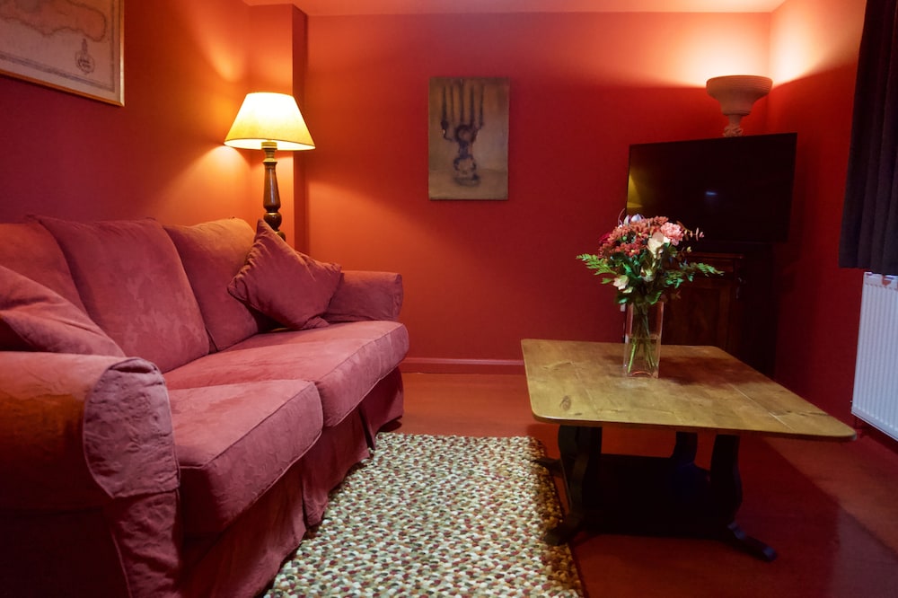 Stylish Serviced Apartment with Courtyard Near The Waterfront, Ipswich photo 1