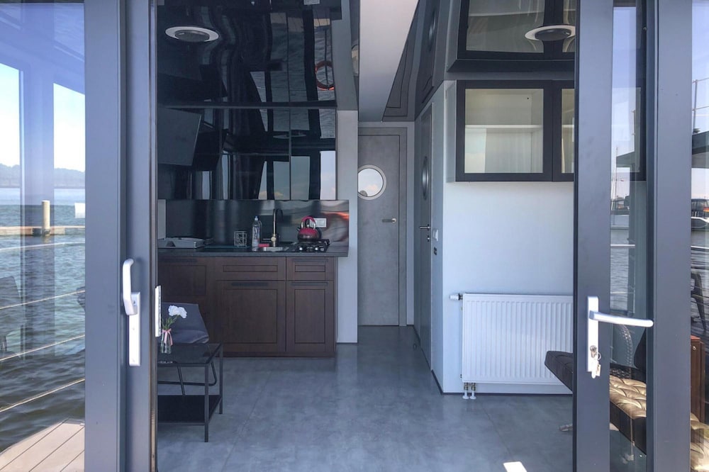 Mobile Home photo 3