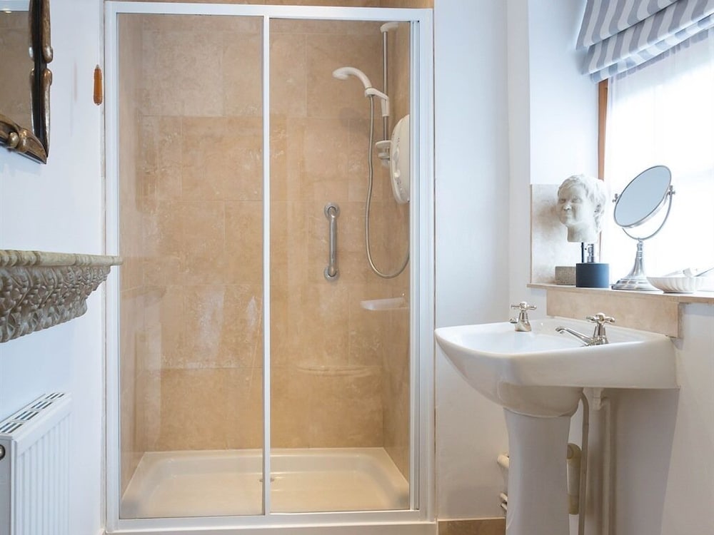 Twin Room, Ensuite photo 2