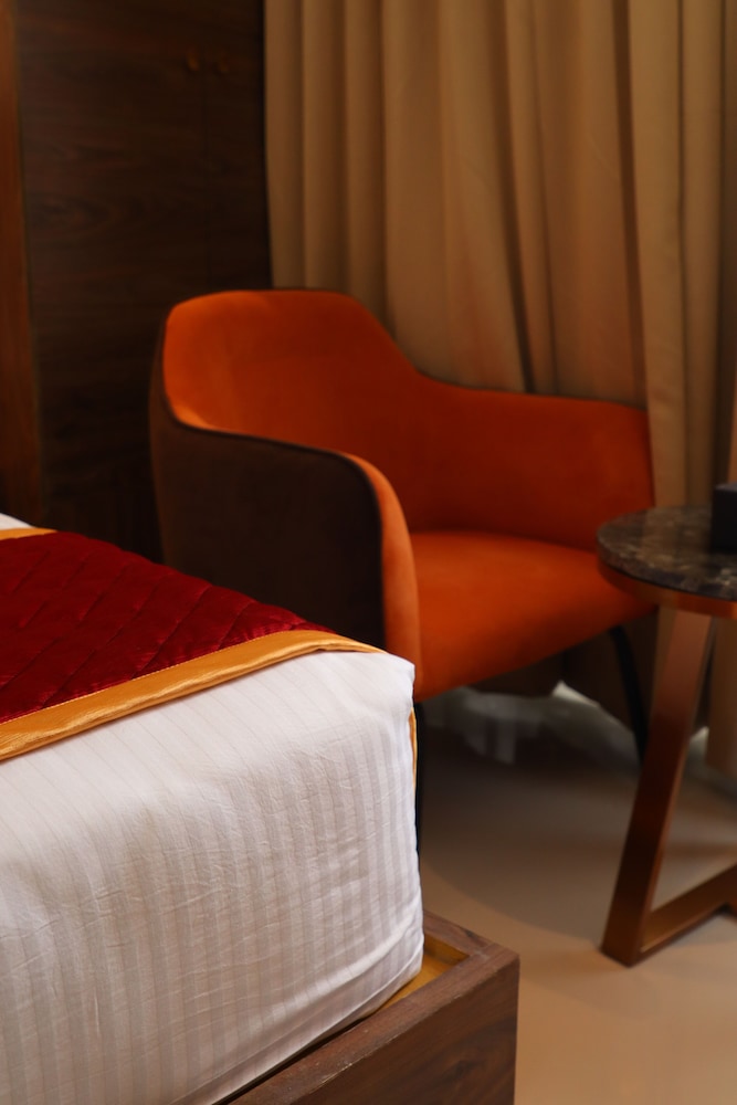 Deluxe Room - Photo 12