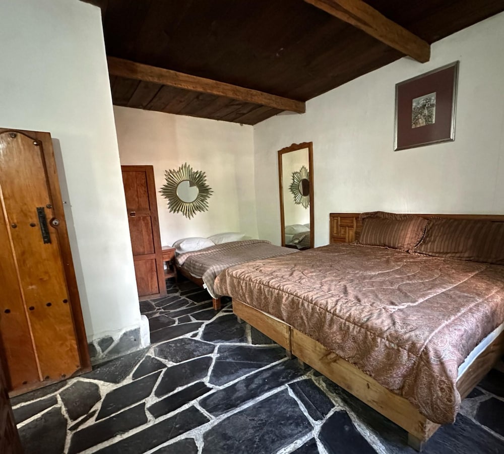 Standard Room, 1 King Bed - Photo 4