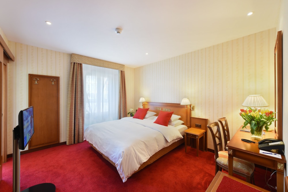 Special Offer - Double Room with Breakfast and Dinner (dinner only on the first night)