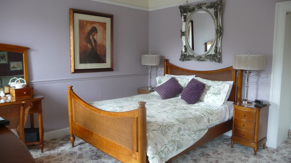 Standard Suite, 1 King Bed, Courtyard View (Room 4) photo 1