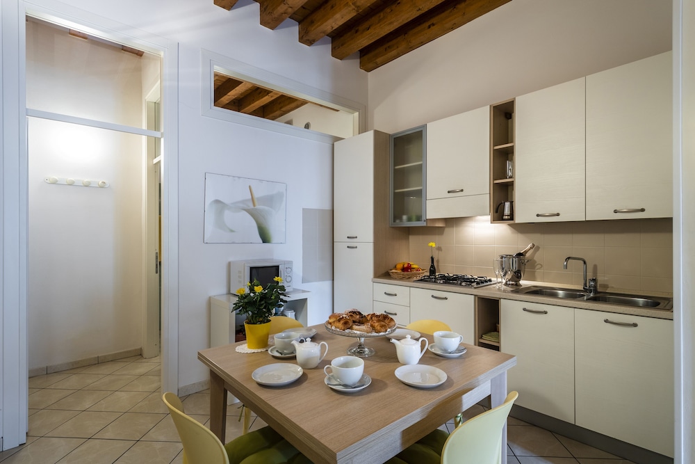 Grand Studio Suite, City View, Tower photo 2