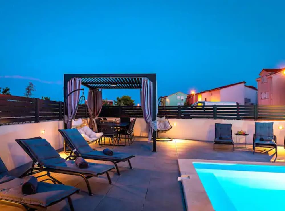 Villa (Villa With Pool)