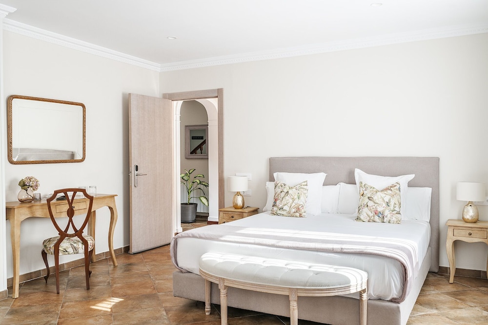 Suite, Ensuite (Double sofa bed)