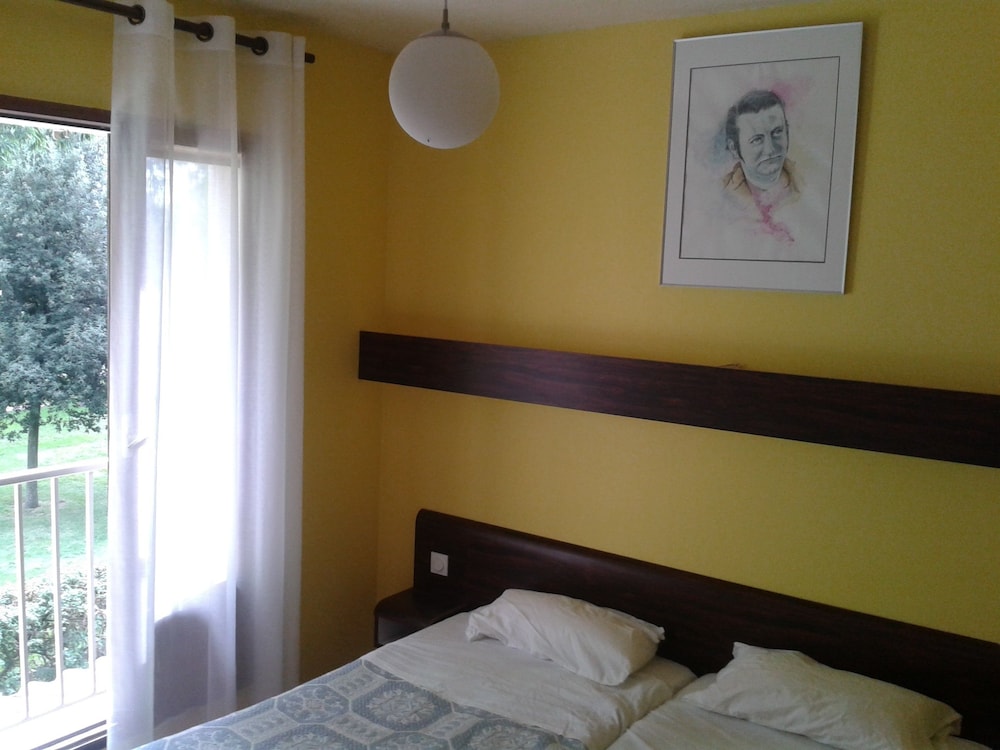 Triple Room, Private Bathroom, Garden View photo 1