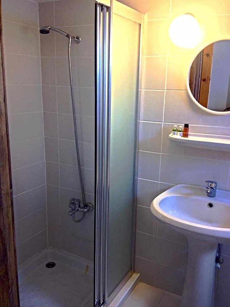 Standard Triple Room - Photo 5