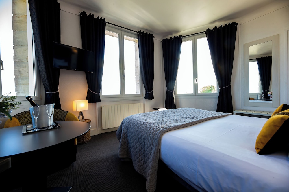 Superior Double Room, 1 Queen Bed, Sea View, Beachside photo 2