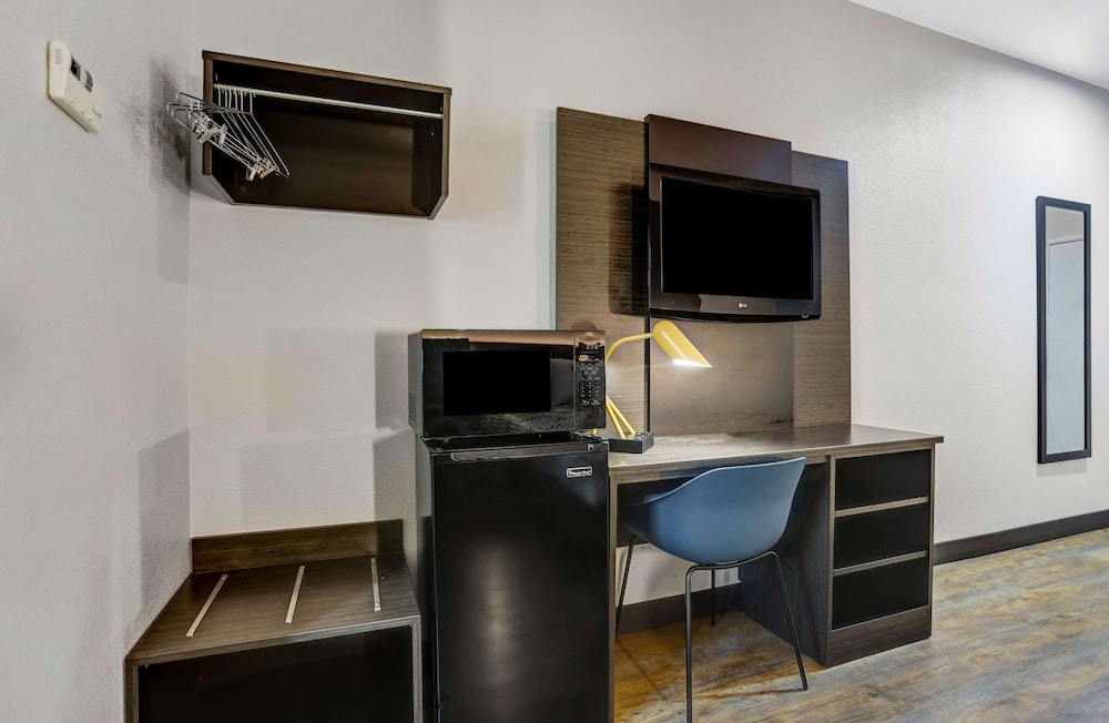 Deluxe Room, 1 King Bed, Non Smoking, Kitchen