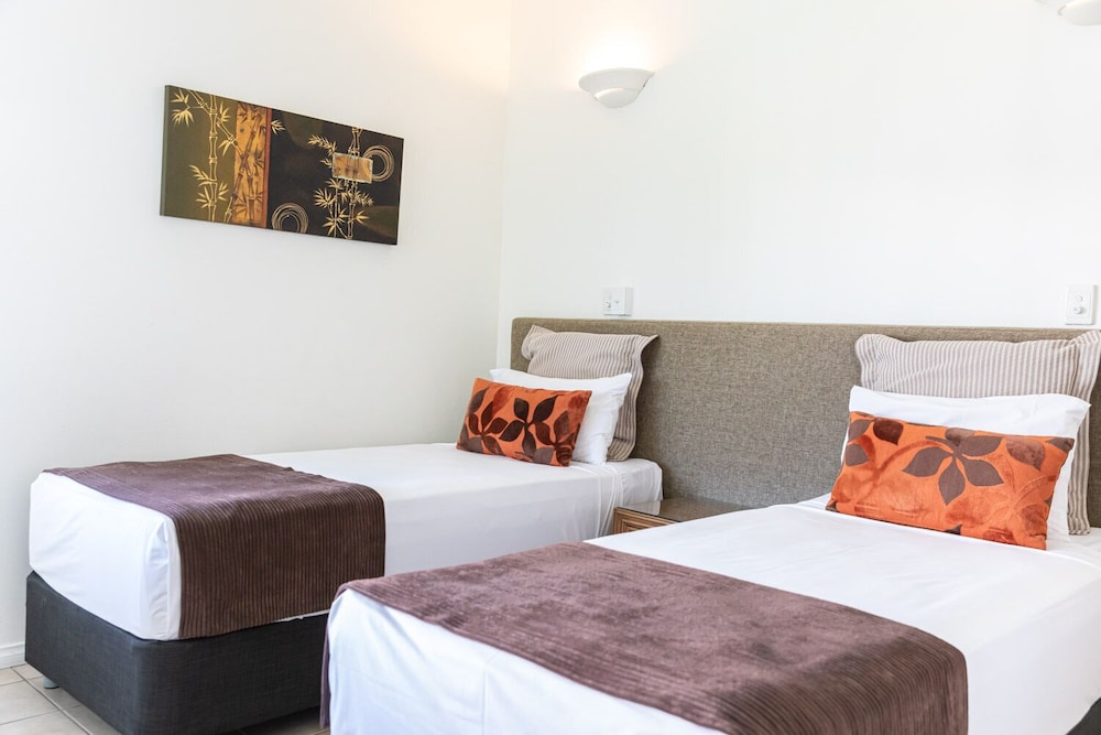 Standard Suite, 2 Bedrooms, Ocean View, Corner photo 3