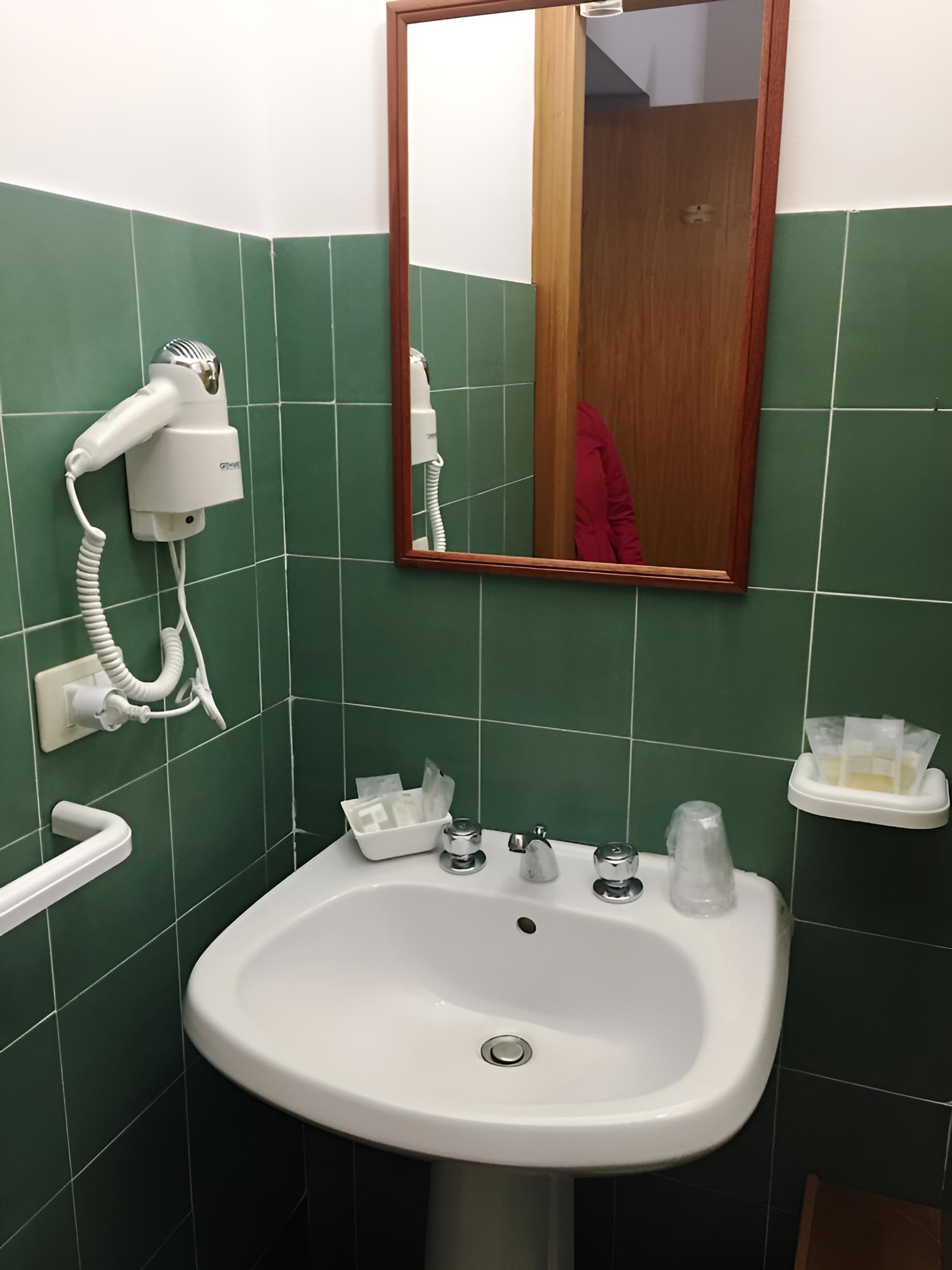 Single Room, Ensuite photo 2