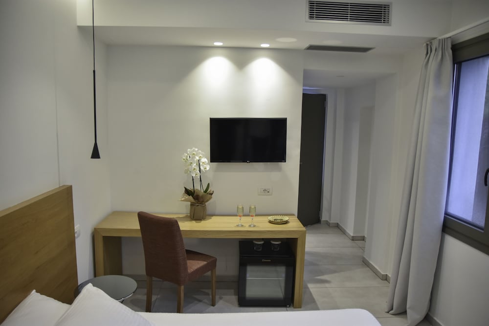 Premium Double or Twin Room - Photo 5