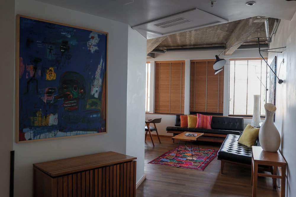 Deluxe Studio Suite