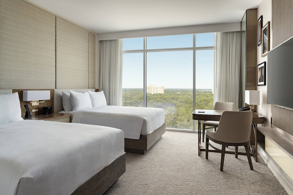 Queen Room with Two Queen Beds and Bath Tub (Non Smoking) (Accessible)