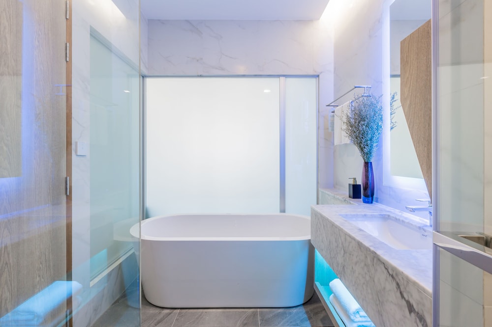 Deluxe Plunge Pool Room - Photo 2