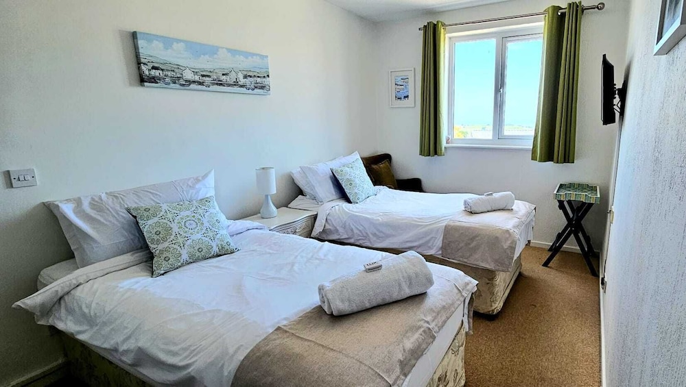 Standard Twin Room, Partial Sea View