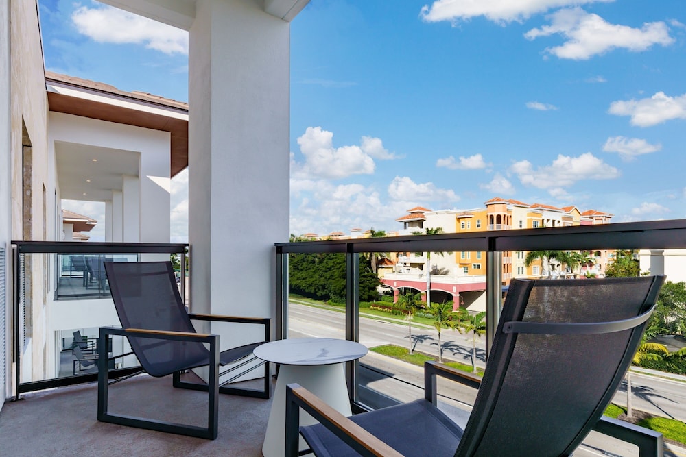 Room, 2 Queen Beds, Balcony (Mobility/Hearing Accessible, Tub) - Photo 1