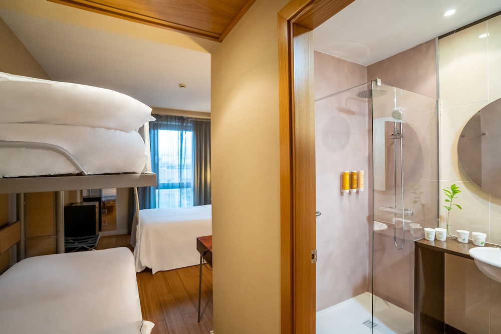 Family Quadruple Room - Photo 10