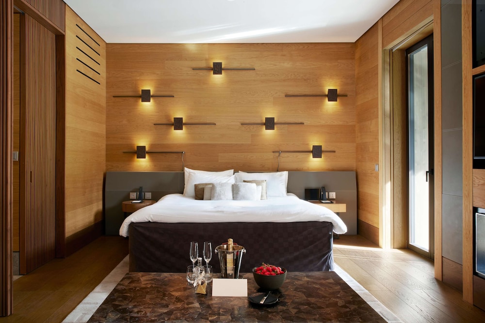 Deluxe Room (Grand)
