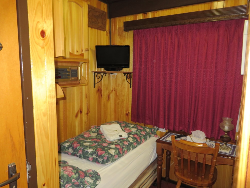 Economy Single Room, 1 Twin Bed, Ensuite photo 1