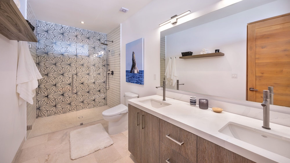 Premium Condo photo 3