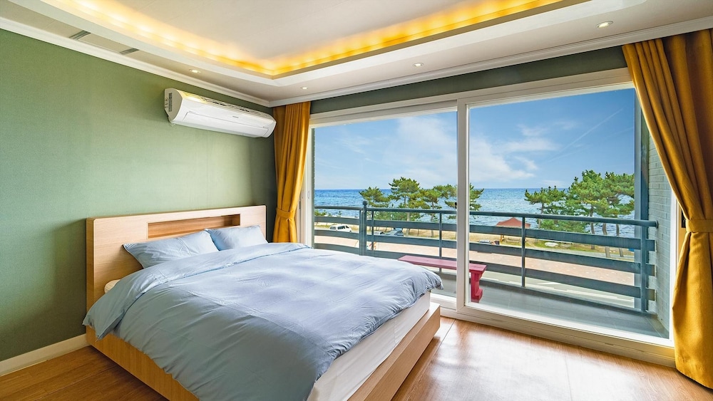Basic Room, 1 Bedroom (Lemon Mint 301 (Ocean View)) photo 1