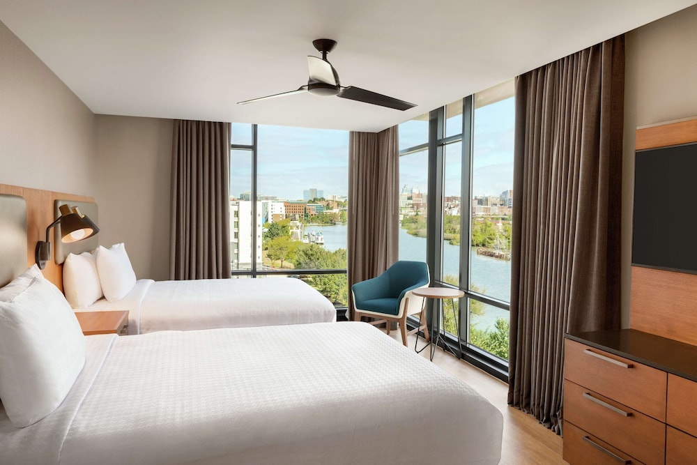 Suite, 1 Bedroom, River Side - Photo 1