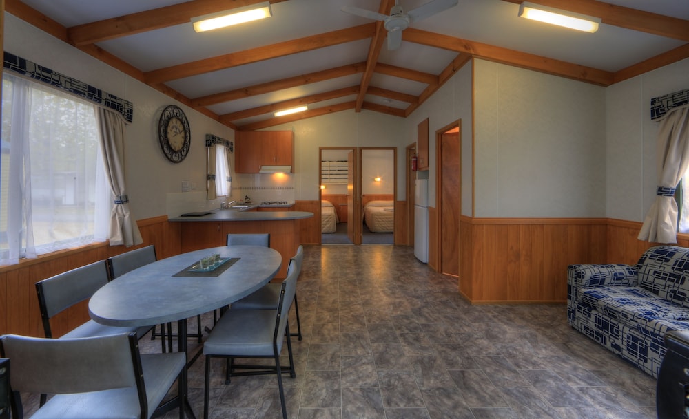 Parkview Villa, 2 bedroom (5 berth) No Pets allowed photo 2
