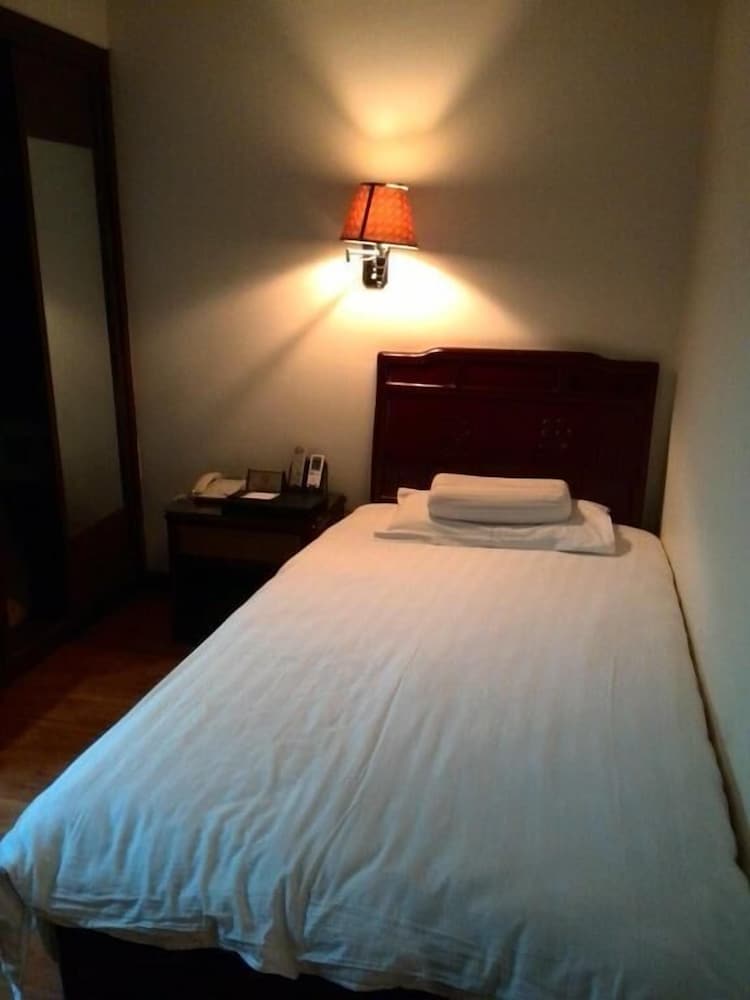 Single Room, No Windows photo 2