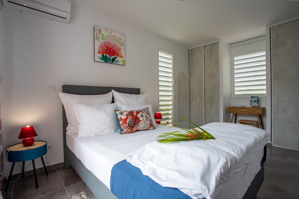 Exclusive Suite, 1 Queen Bed with Sofa bed, Balcony, Pool View photo 2