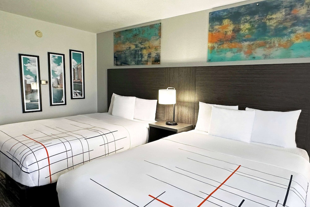 Room, 2 Queen Beds, Non Smoking - Photo 1