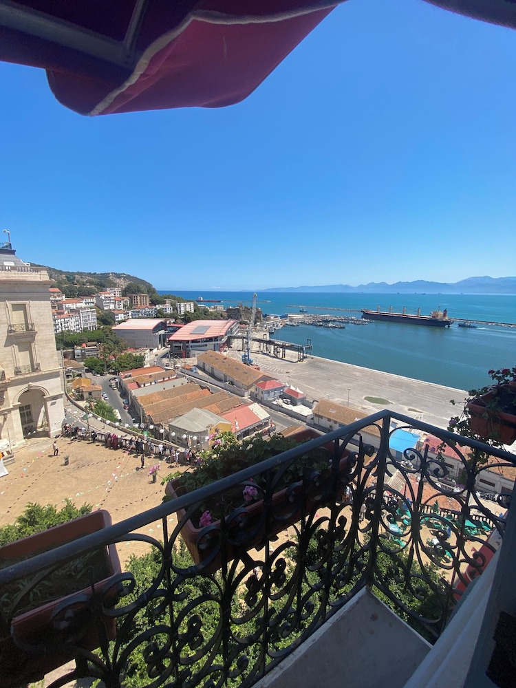 Deluxe Double Room, Balcony, Harbor View photo 2