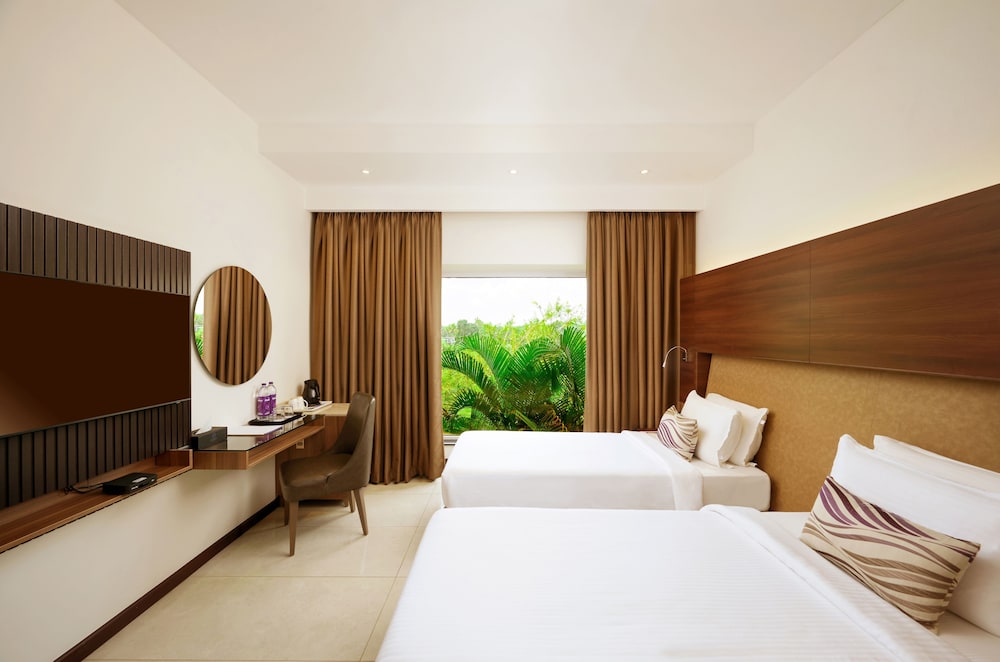Deluxe twin room with complimentary airport transfers photo 1