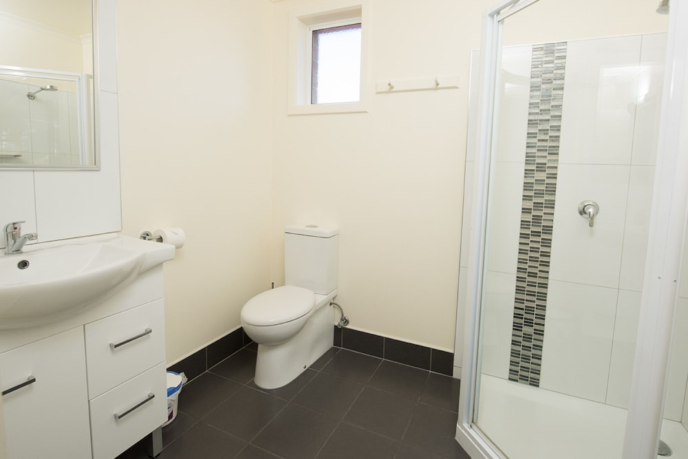 One Bedroom Studio Apartment thumbnail 6
